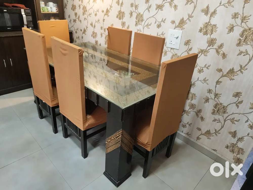 Dining table with 6 chairs