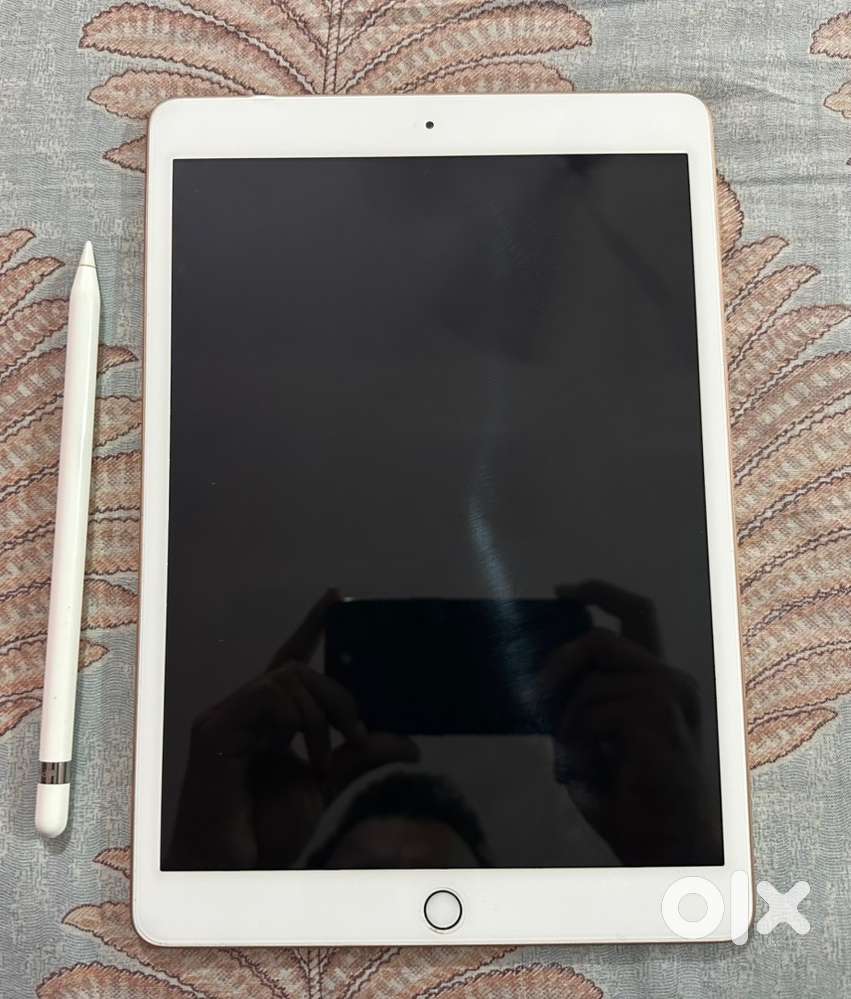 Apple ipad 8th gen gold 128gb wifi with apple pencil scratchless