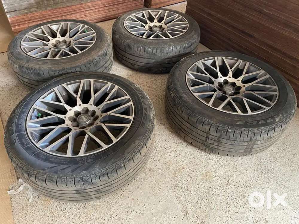 Alloy Wheel with Tyres