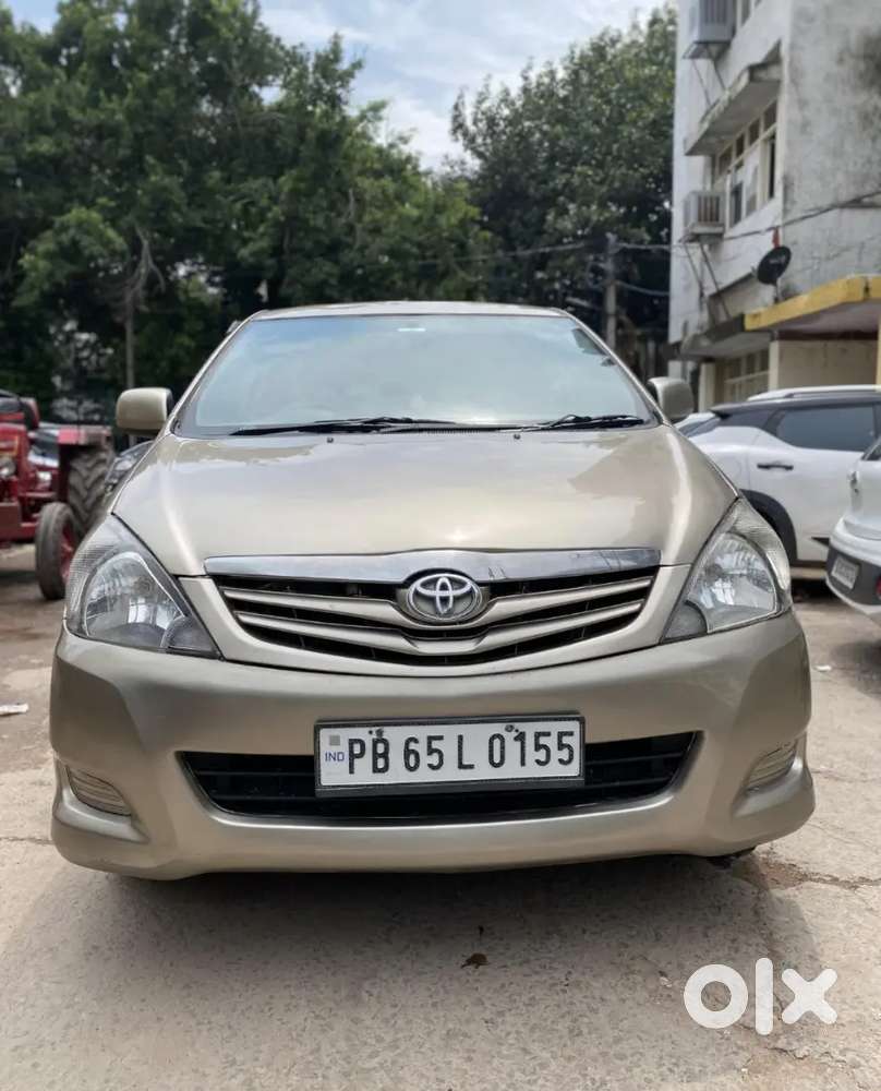 Toyota Innova G 2010