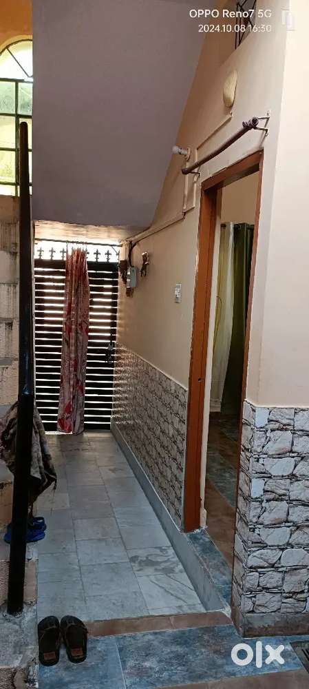 One room is available for rent for a boy or girl who is studying.