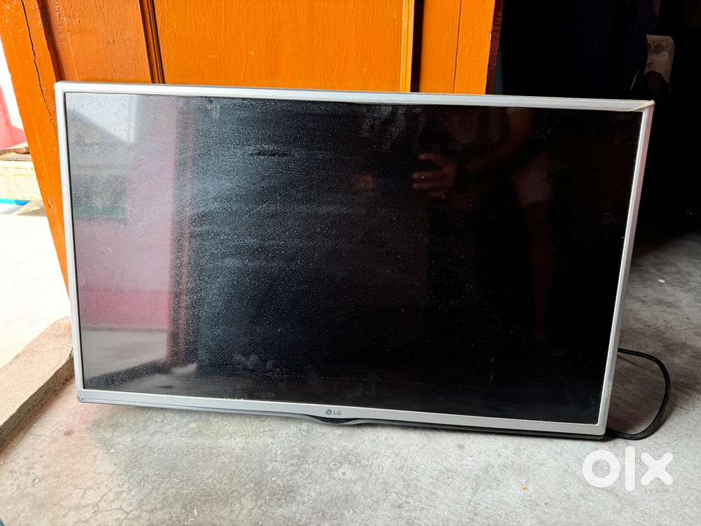 LG 32-inch (80 cm) HD-Ready LED TV in great working condition.
