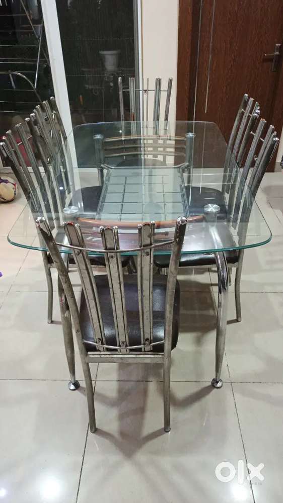 Glass Dining table six seater in good condition