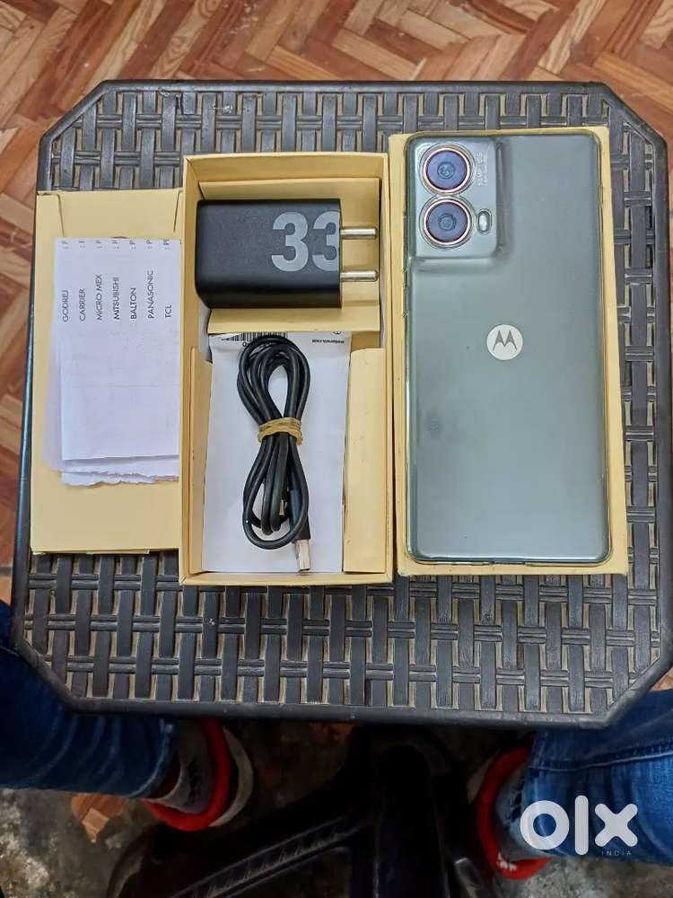 Moto G85 8 128 GB curved display
