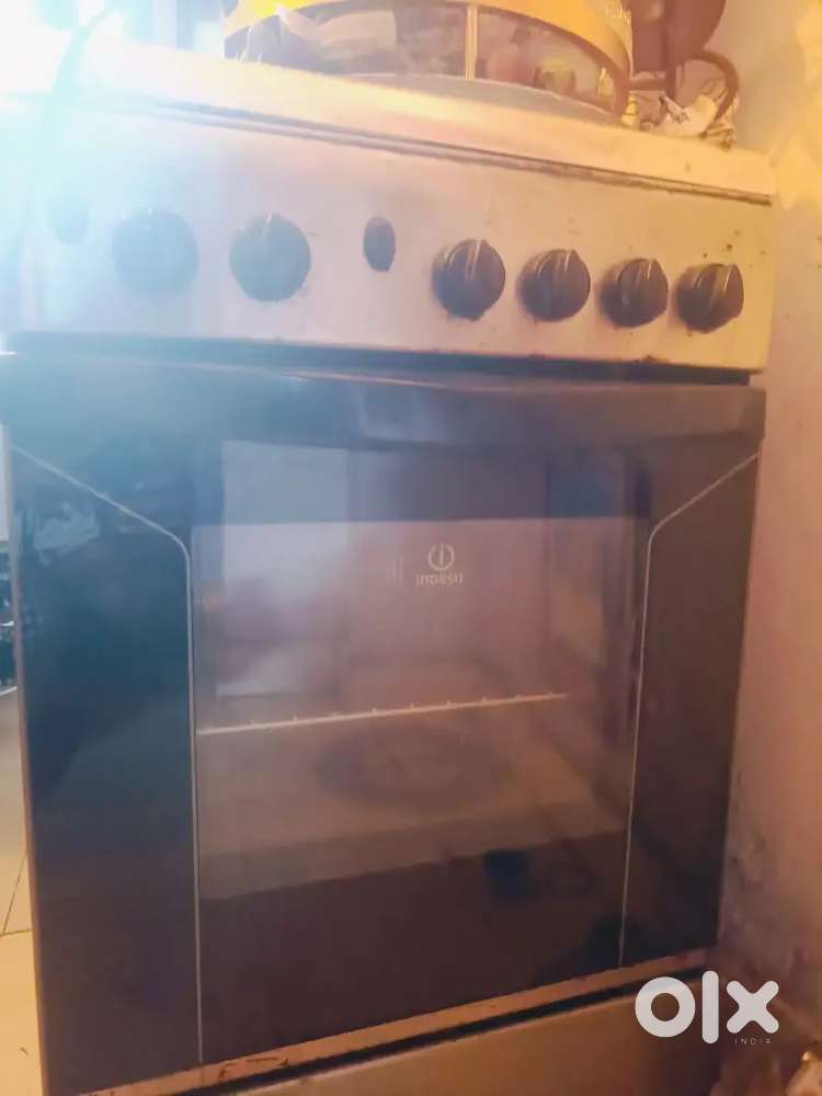 Commercial cum home useOven for sale with 4 burners on top