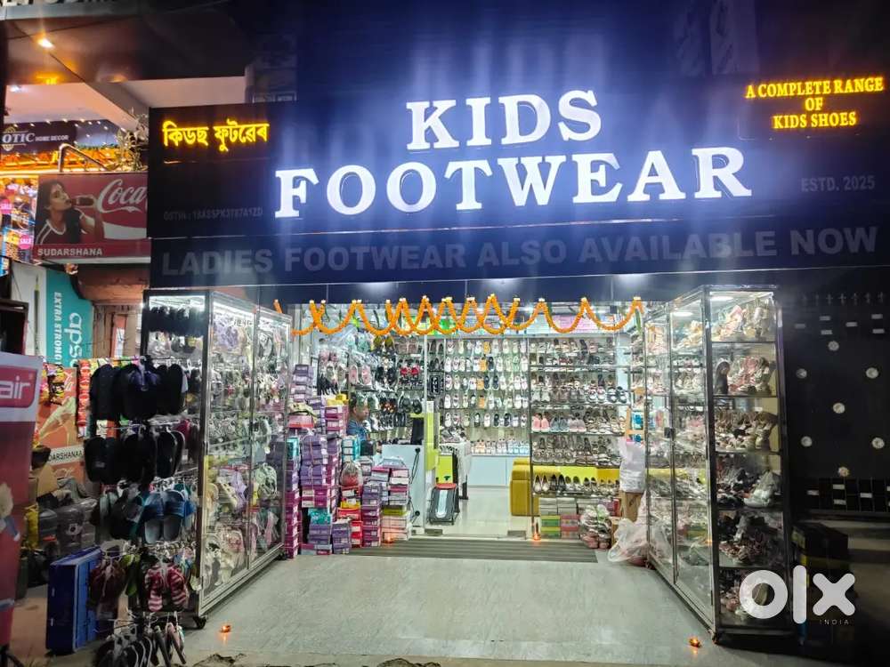 Required sales person for footwear shop