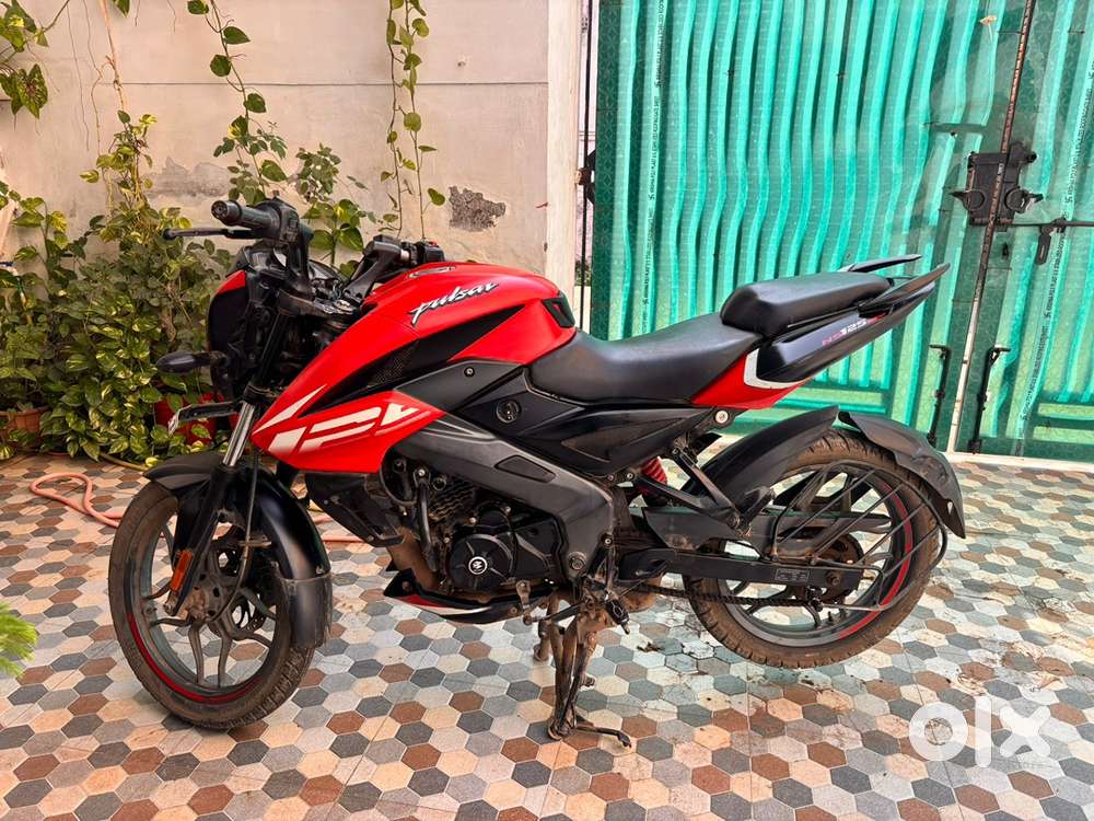 Pulsar ns 125 best red in color best in condition