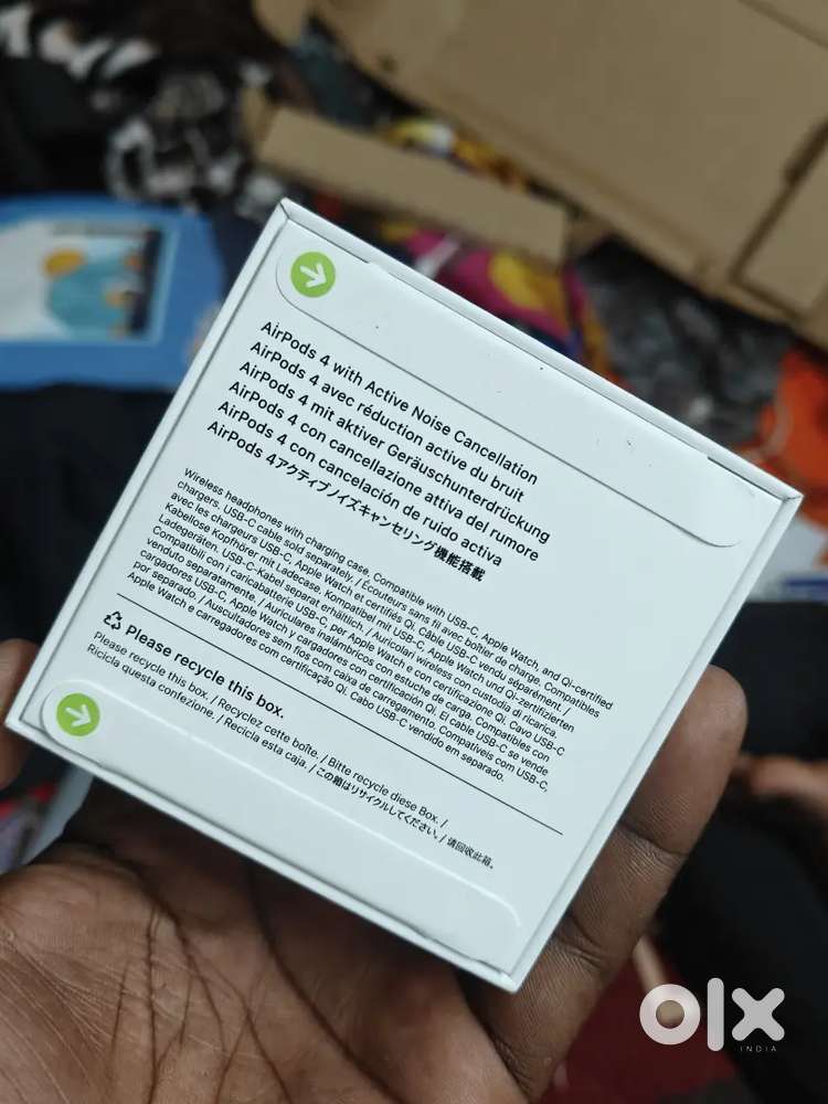 Apple airpods 4 with active noise cancellation