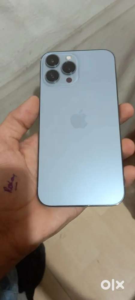 Selling my 6 months old iPhone 13pro with Bill and Box