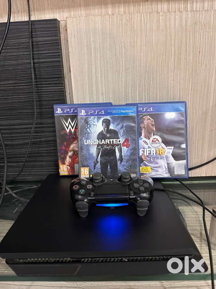 PS4 SLIM WITH 3 GAMES