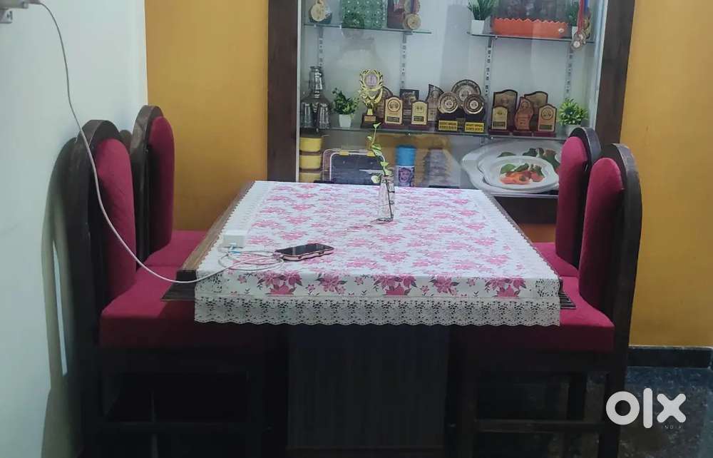 Good condition dining table