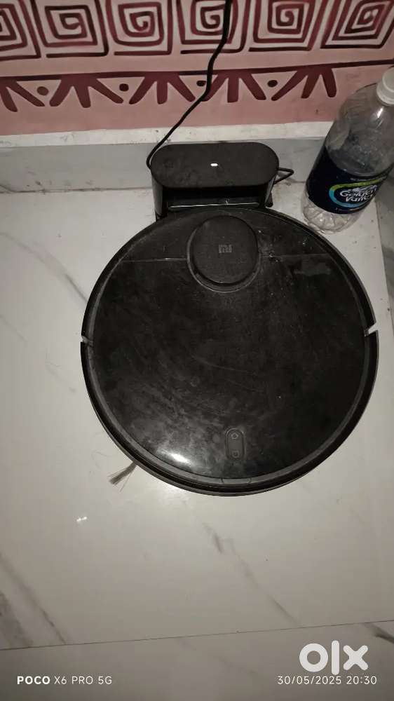 Neatly used mi robot vacuum cleaner for sale