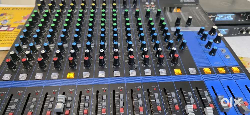 YAMAHA MG16XU MIXER WITH DIGITAL EFFECTS