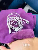 Original Apple earphones with lightening port (upto iphone 14)