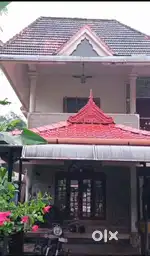 7.5 cents plot with 2000 sqft 6 BHK 2 bath house for sale at Vyttila.