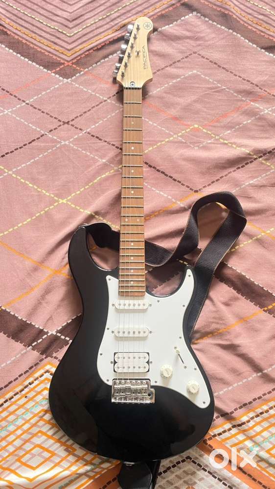 Yamaha Pacifica PAC012 Black (2022) + Fender 10G Amp(2022)+ Fender Bag