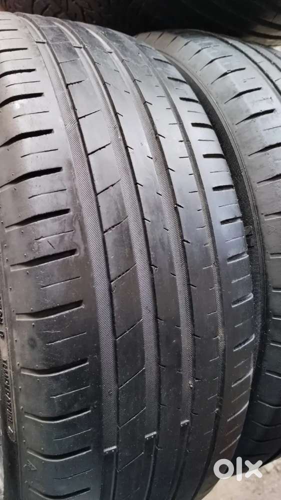195/55/R16 appolo 85% life tyres