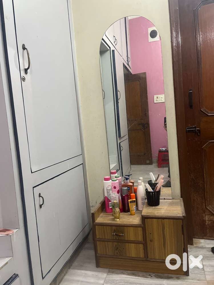 Dressing table