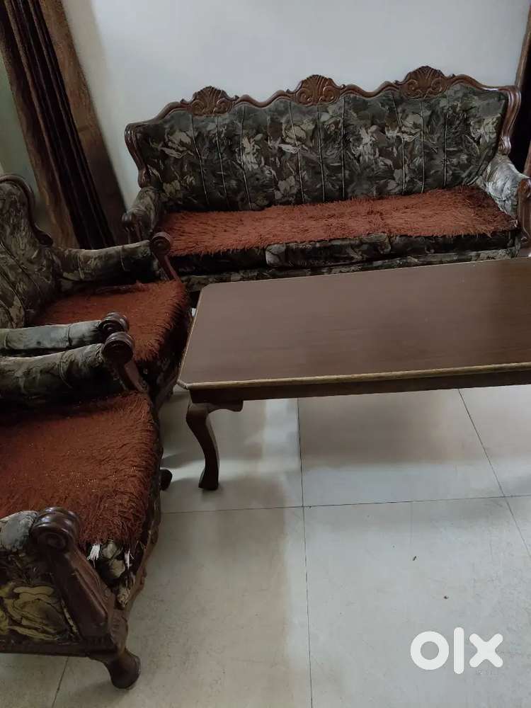 2 three seater 2 one seater beautifully carved piece
