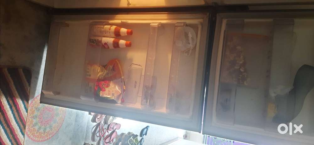 Whirepool company double door fridge