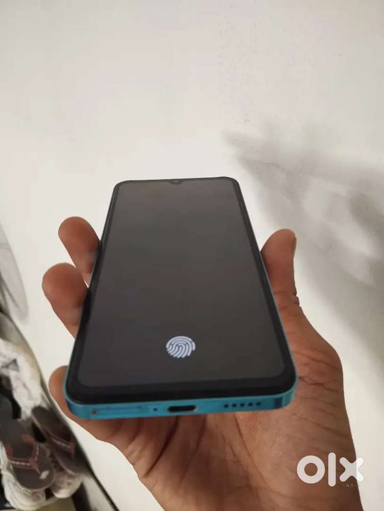 FOR SALE: Vivo V25 5G (8GB RAM, 128GB Storage)  ONLY Phone