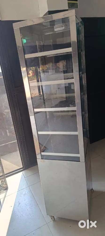 Hot snacks display counter