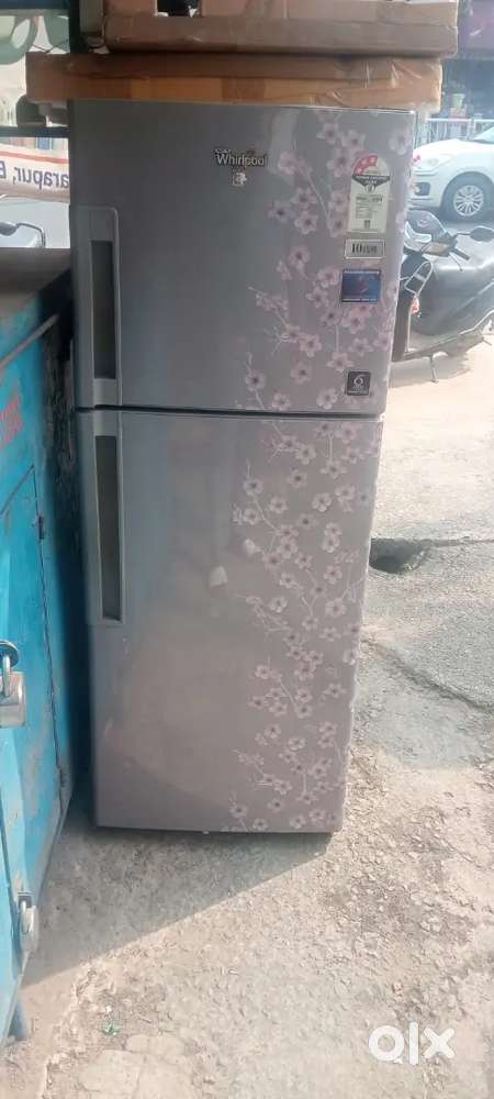 Double door refrigerator