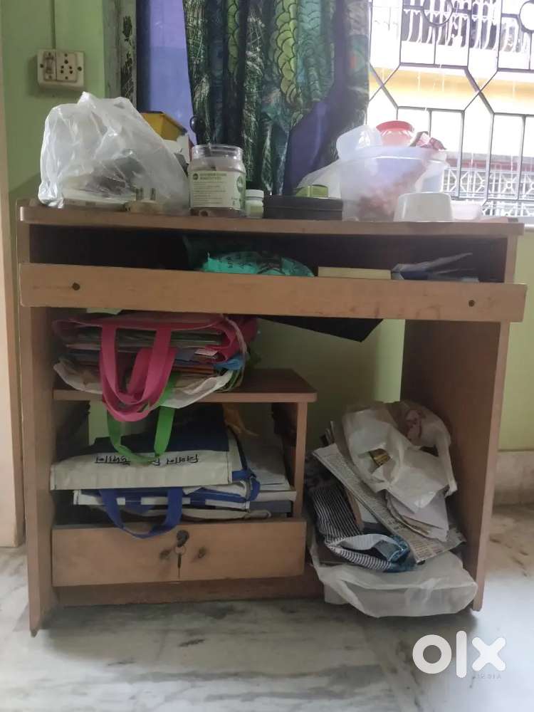 COMPUTER TABLE