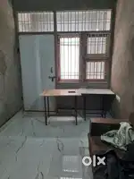 Room  available for  students or job person