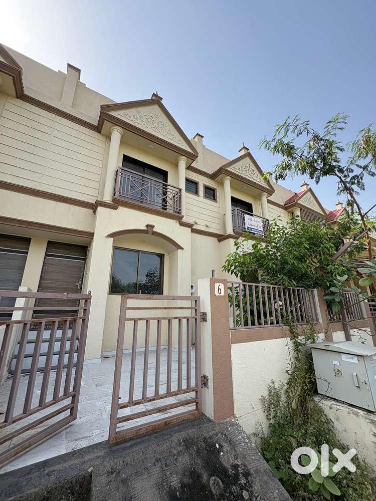 4BHK ON back road peacefully environment
