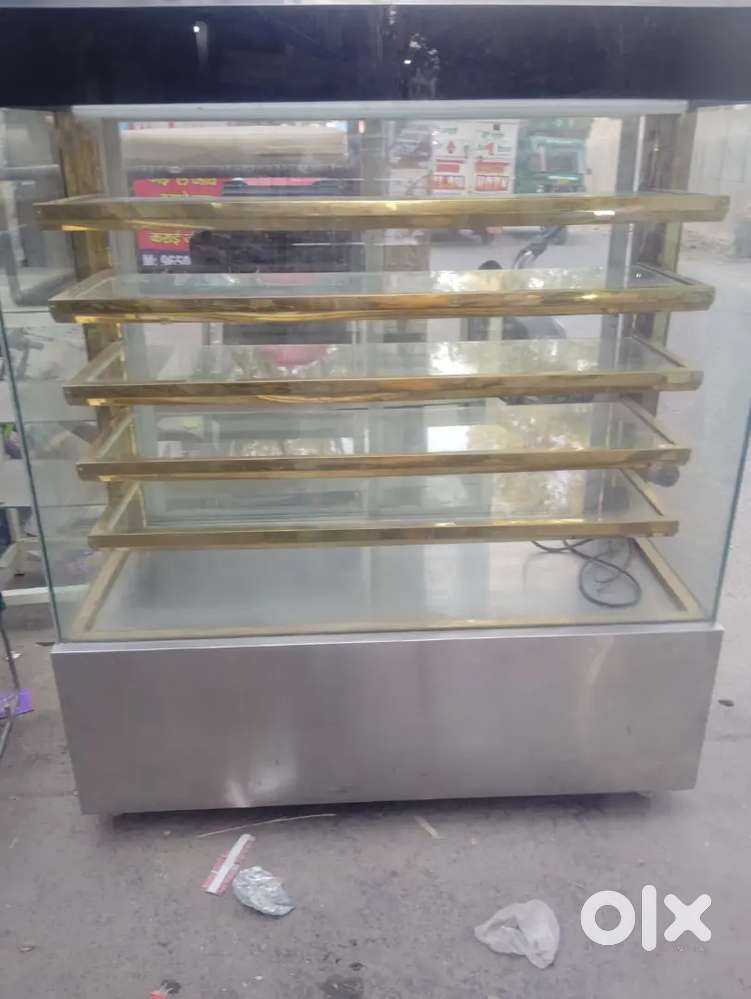 DISPLAY FRIDGE