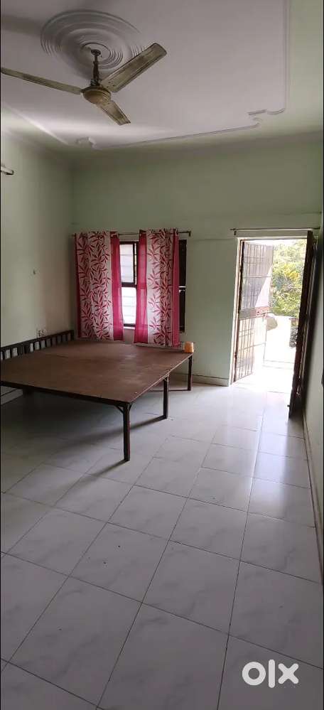2 room set available for rent