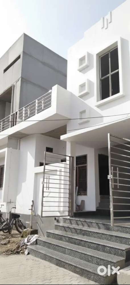 साइज 103 गज स्कूल पार्क कॉलोनी में 25 फीट रोड है 2 Room 1 drawing room