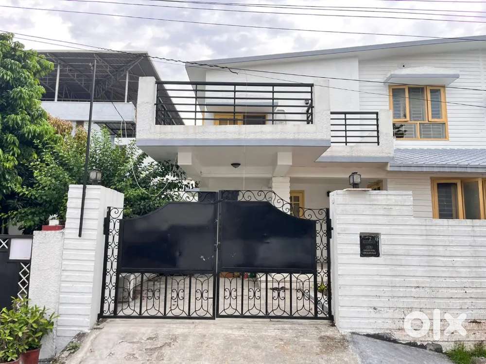 Indipendent without owner 3bhk kothi dallanwala it's completely