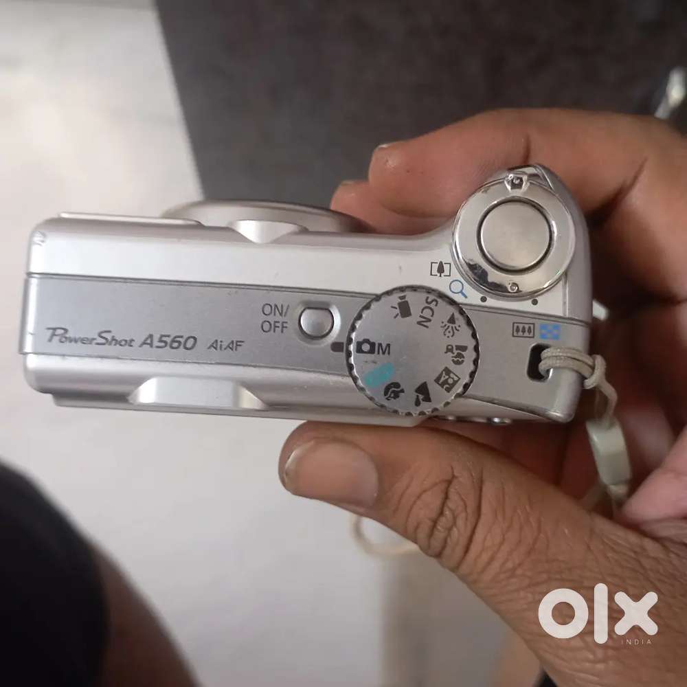 Canon Power Shoot A560 ( 4x optical zoom - 7.1 mega pixels