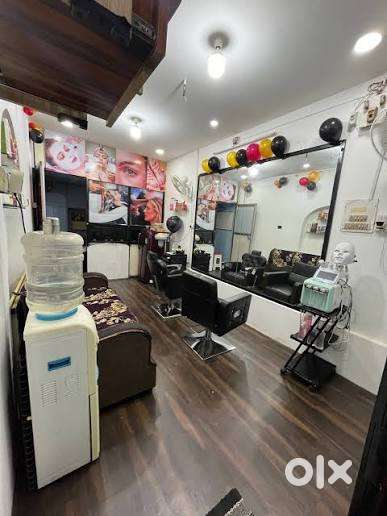 Female Beautician required