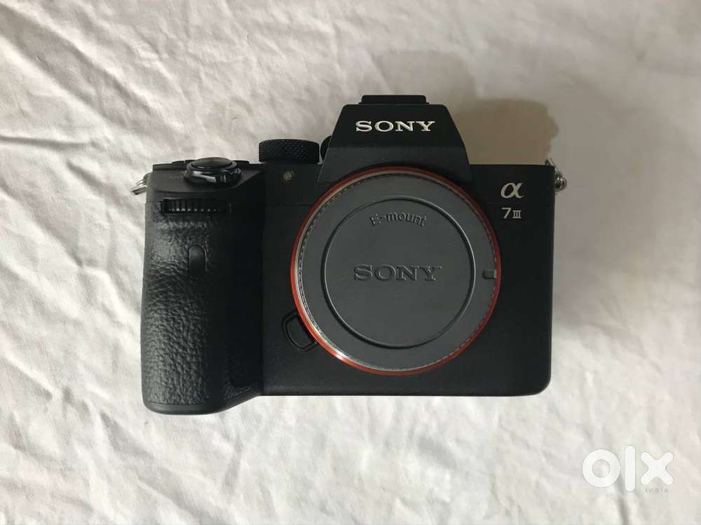 Sony Alpha A7 III 24.2MP - Black (with Sony FE 50mm F1.8)