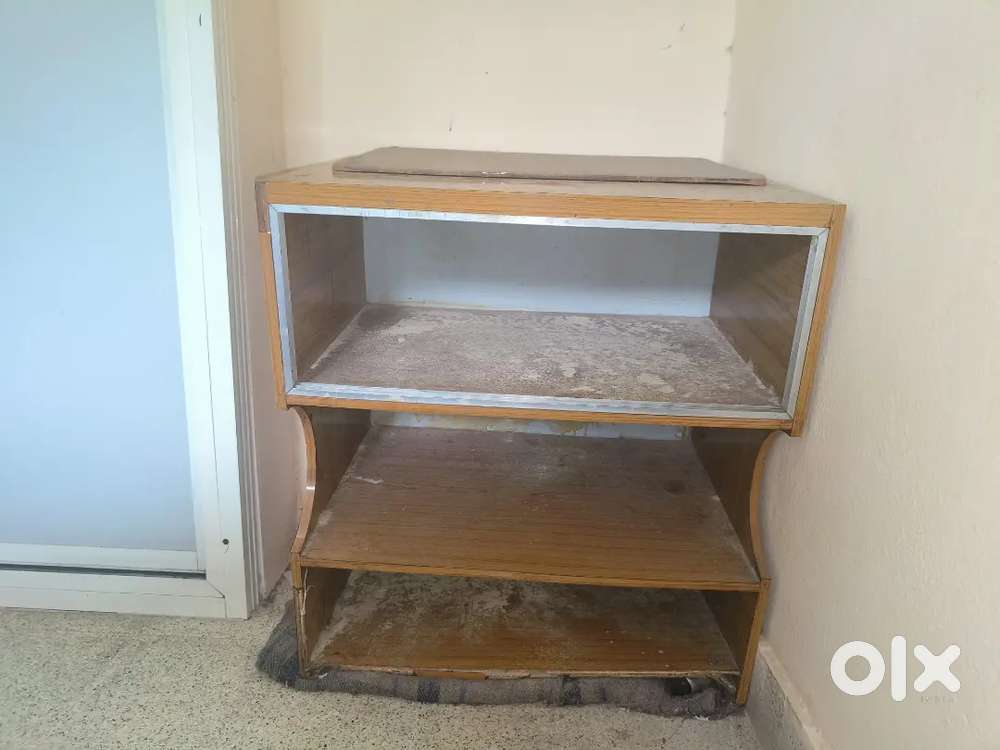 Computer Table, Pedestal Fan & Wooden Shelf – Good Condition