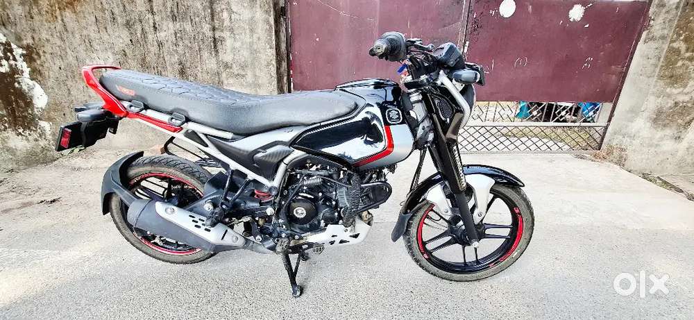 Bajaj freedom NG04 125 cc CNG and petrol  bike 2025 model