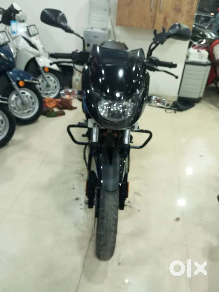 Bajaj Pulsar 150 neat condition sparkling metallic black blue colour