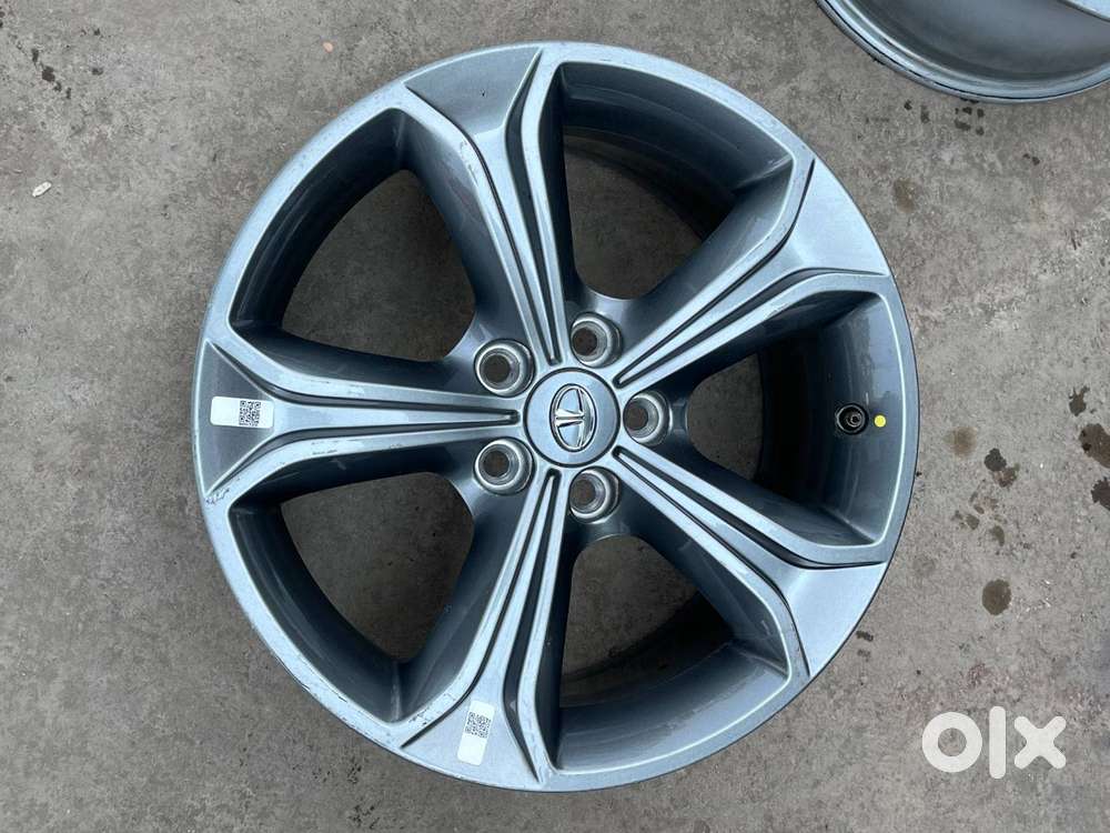 TATA HARRIER ORIGINAL ALLOY WHEELS (FULLY NEW CONDITION)