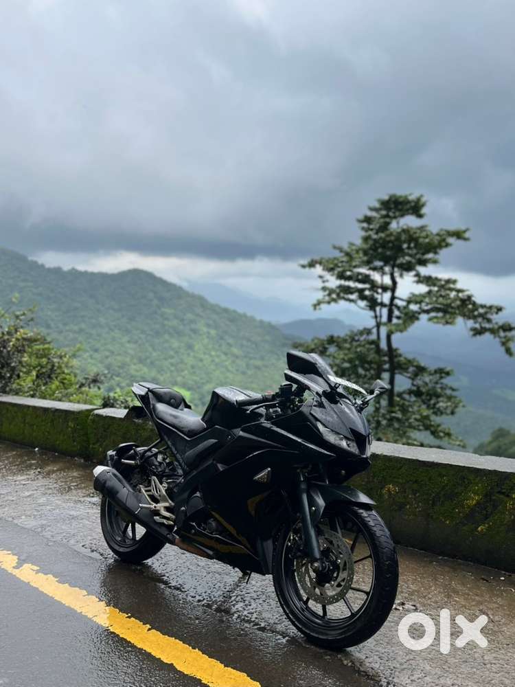 Yamaha R15 V3 BS6