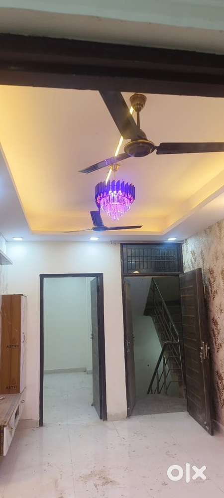 2bhk Ready to shift flat for sale near gaur city