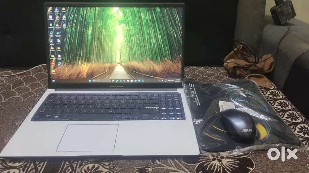 ASUS VIVOBOOK 15 Intel core i3 1215u 12the gen.