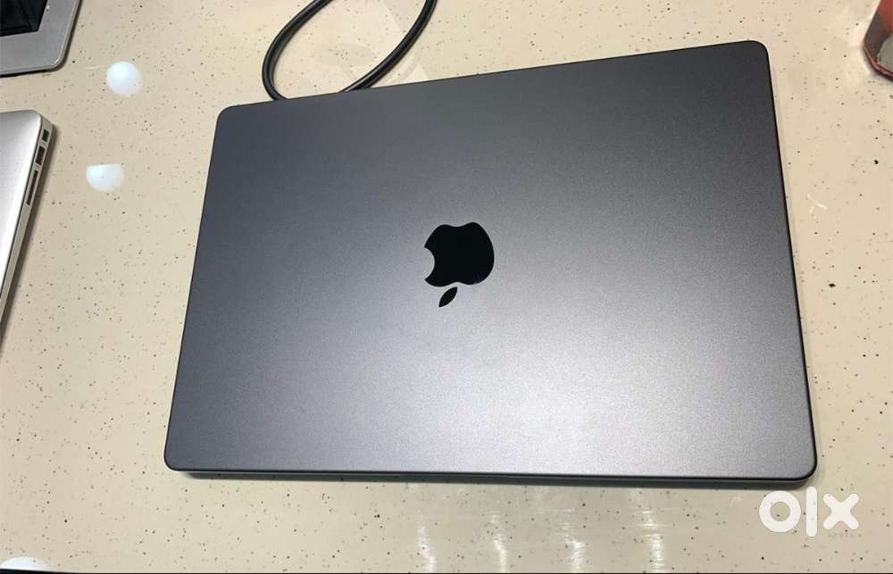 MacBook Pro M4 14-inch 16GB/512GB Space Black Under Warranty
