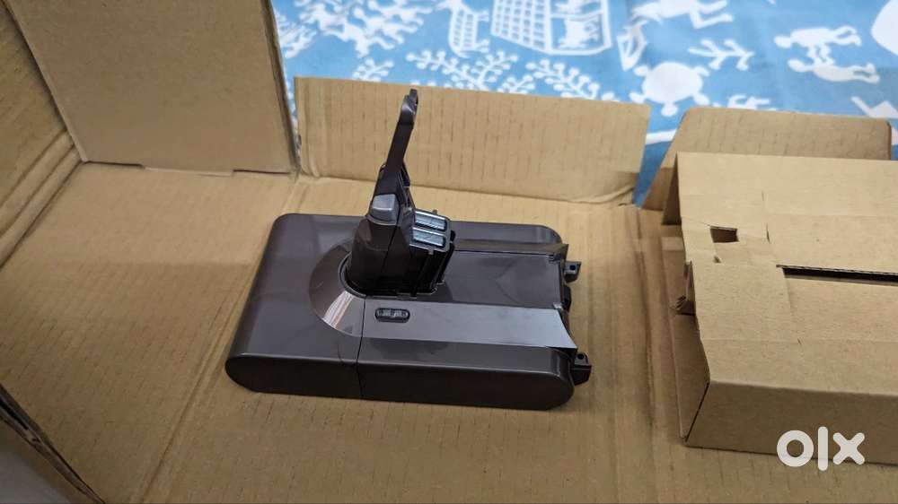 DYSON VACCUM CLEANER V10 BATTERY NEW