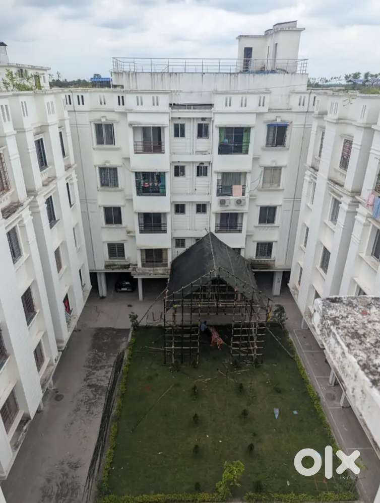 4-month-old 2BHK flat located just 2 km from Ecospace.