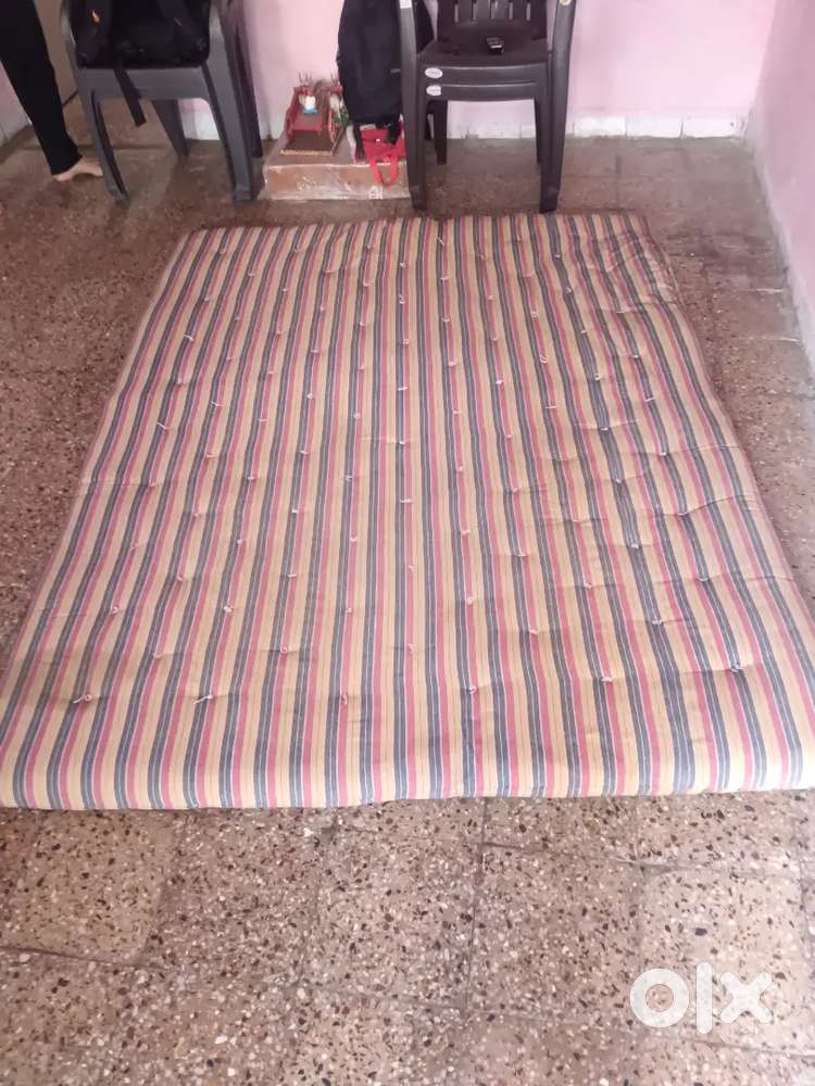 Double bed ka gadla hai new
