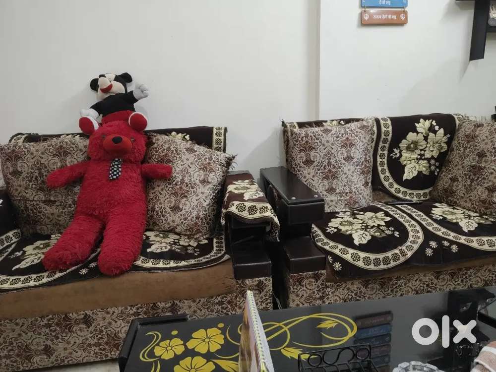 6 sitter Sofa in Good condition