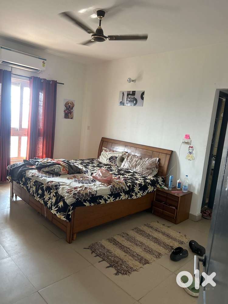 2bhk flat one room available